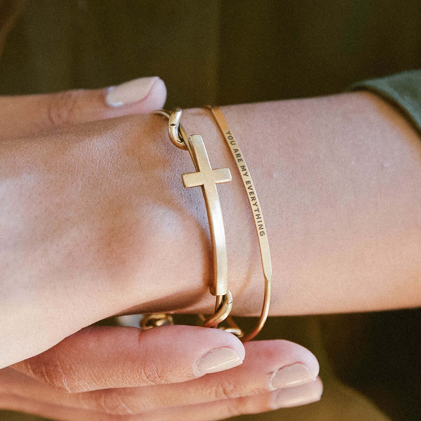 Cross Expandable Bangle