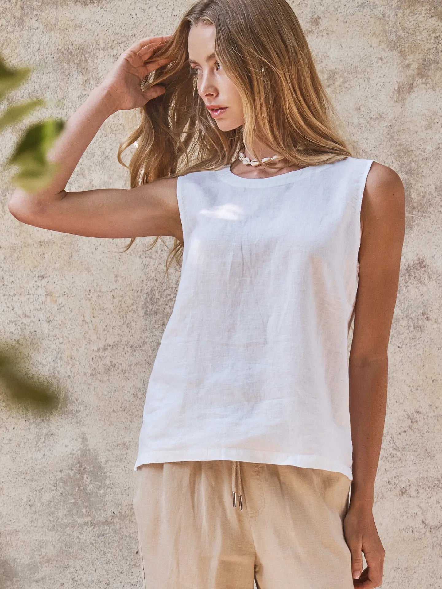 Minimalist Keyhole Back Linen Sleeveless Top White