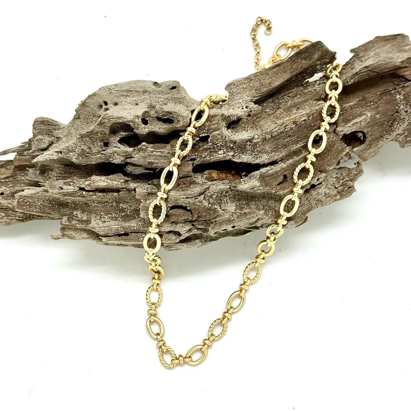 Necklace Electroplated Matte Gold Asst.Shapes 18”