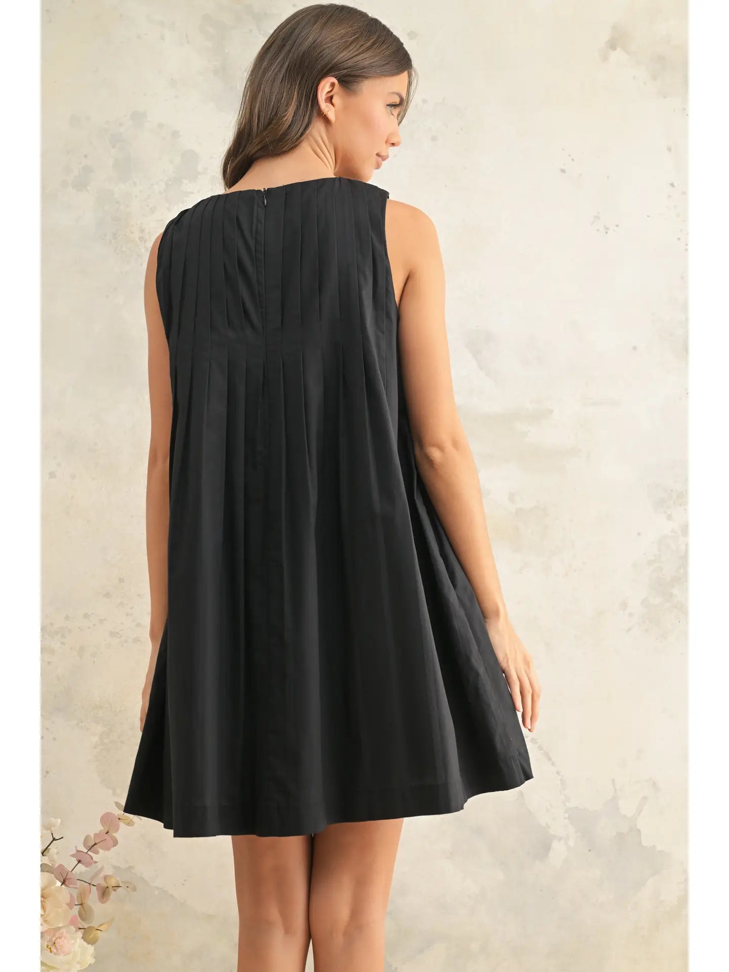 Pleated Detail Sleeveless Dress