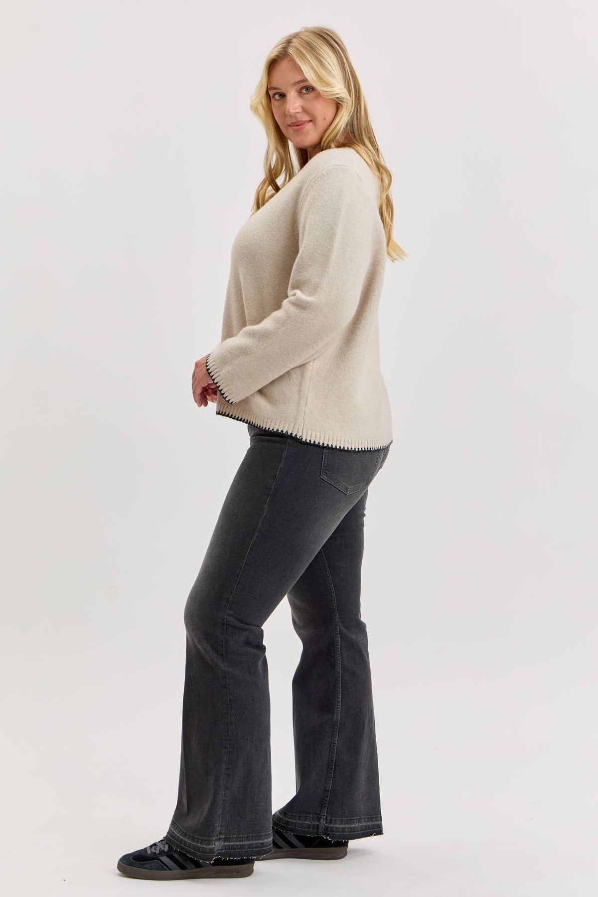 [PLUS] WOOL BLENDED MERROW STITCH BOXY CARDIGAN