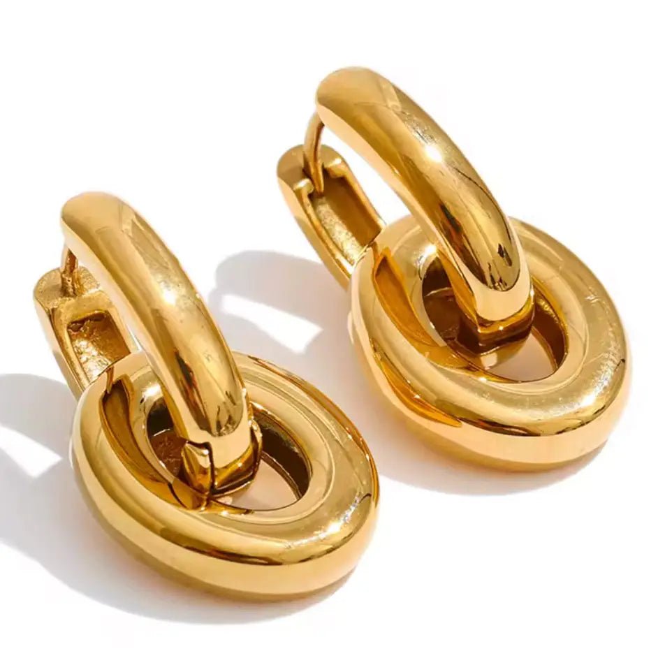 Oval Charm On Oval Huggies