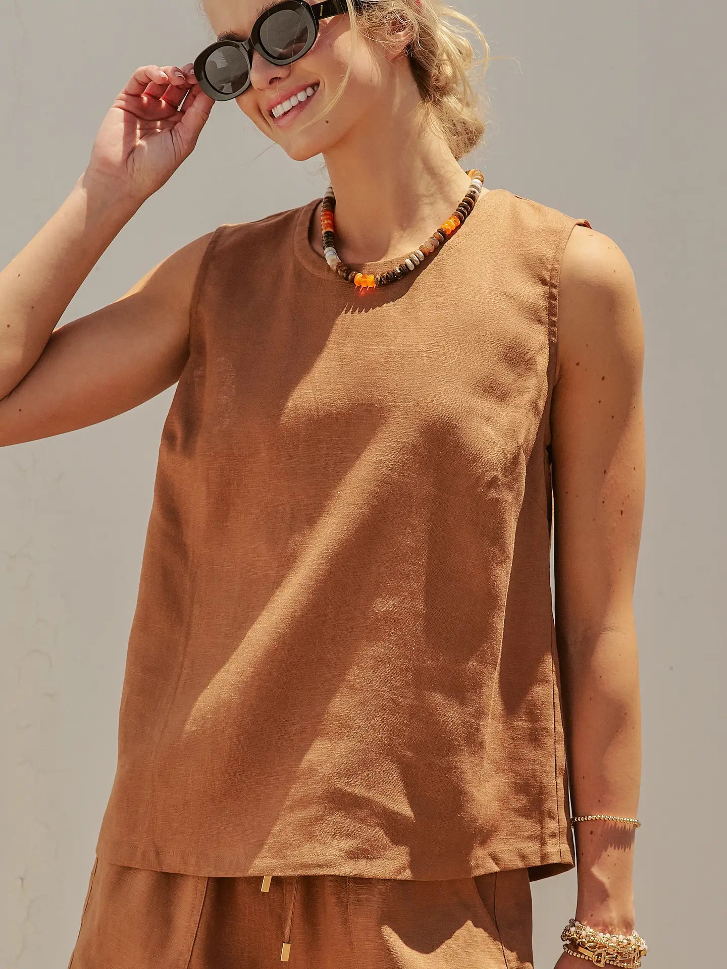 Minimalist Keyhole Back Linen Sleeveless Top Brown