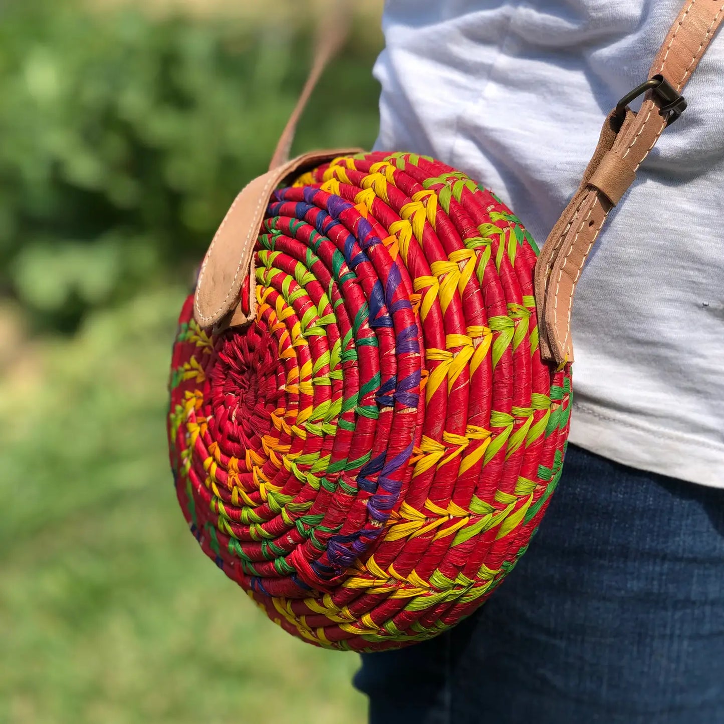 Clamshell Round Bag